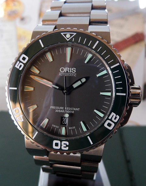 Oris Aquis Date, Green Dial, Bracelet