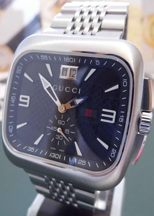 Gucci Coupe Quartz, Black Dial, Bracelet