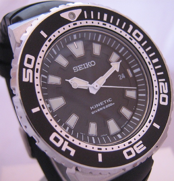 Seiko Kinetic 200M Divers, Black Dial, Black Rubber Strap