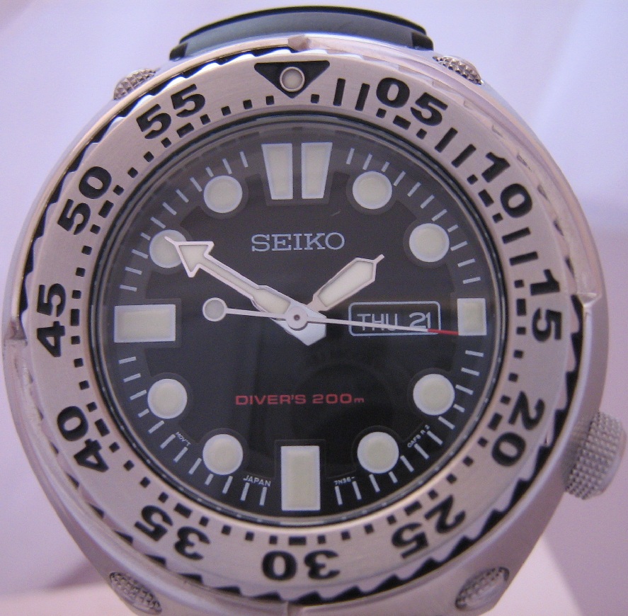 Seiko Diver Sawtooth, Black Dial With Rubber Strap