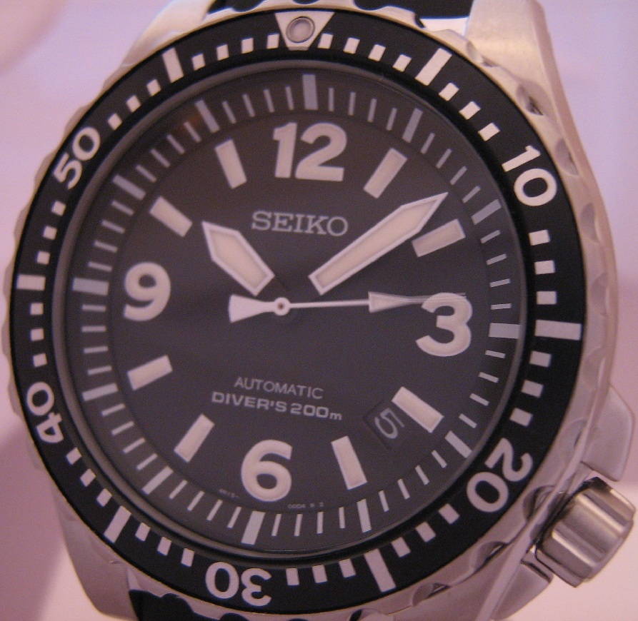 Seiko 200M Divers Spork, Black Dial, Rubber Strap