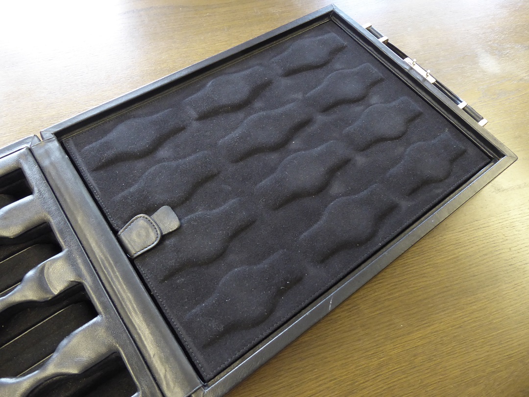 A Venlo 24 Holder Watch  Case