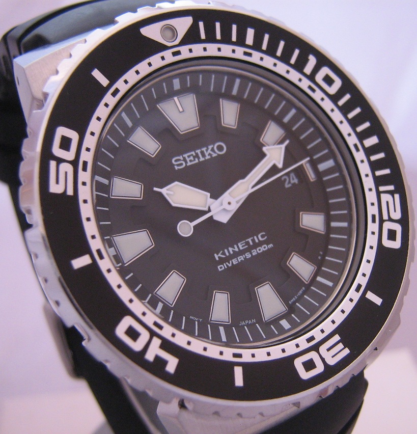 Seiko Kinetic 200M Divers, Black Dial, Black Rubber Strap