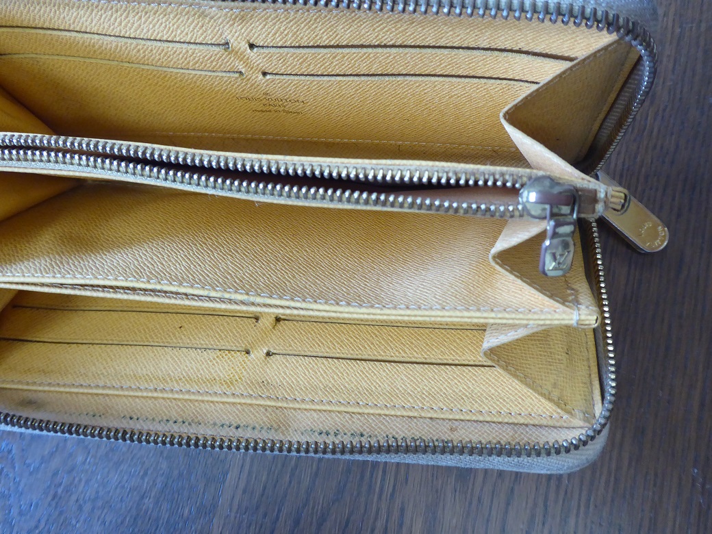 Louis Vuitton Damier Azur Balloon Zippy Wallet