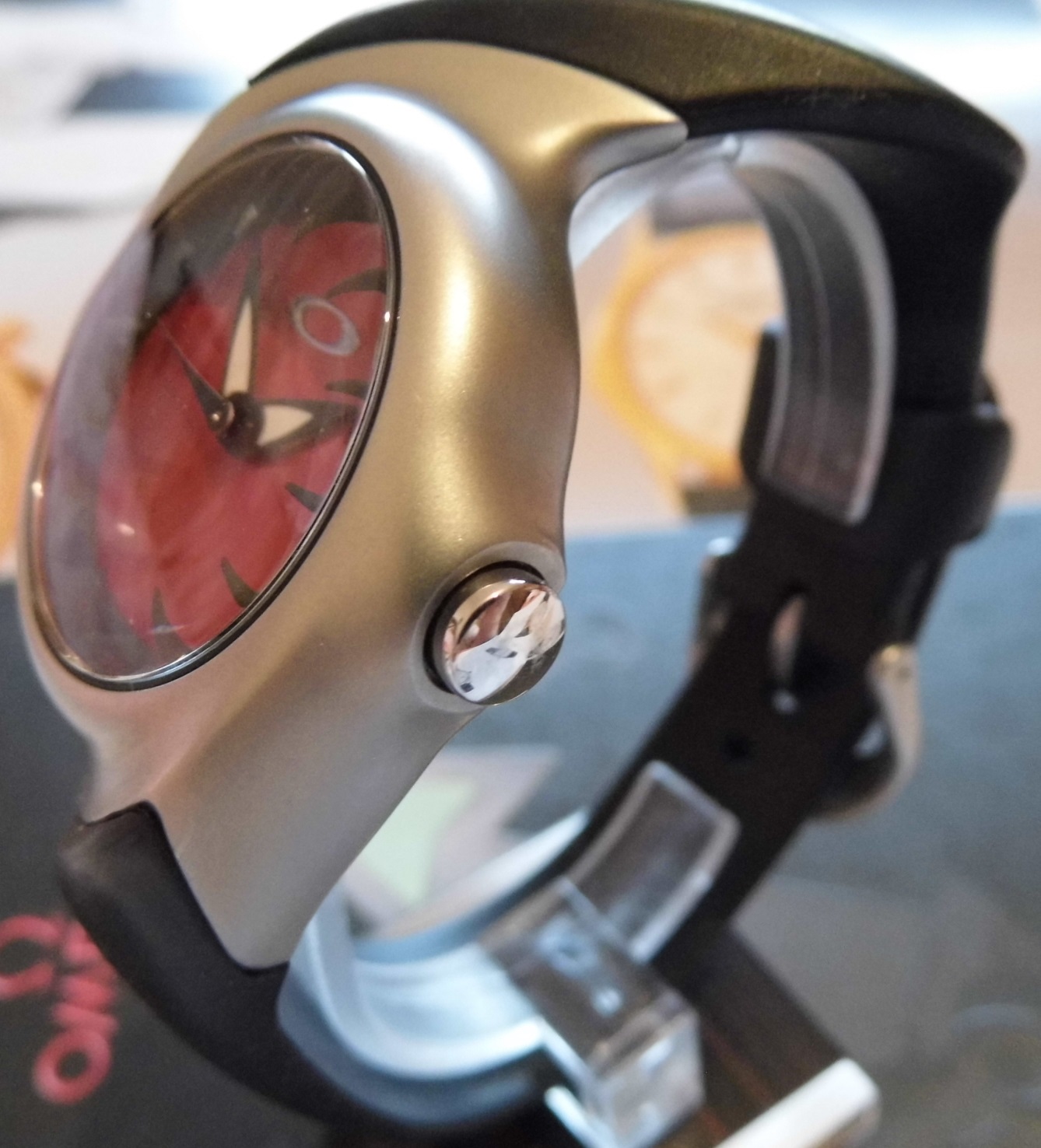 Oakley Crush 2.0, Red Dial, Black Rubber Strap